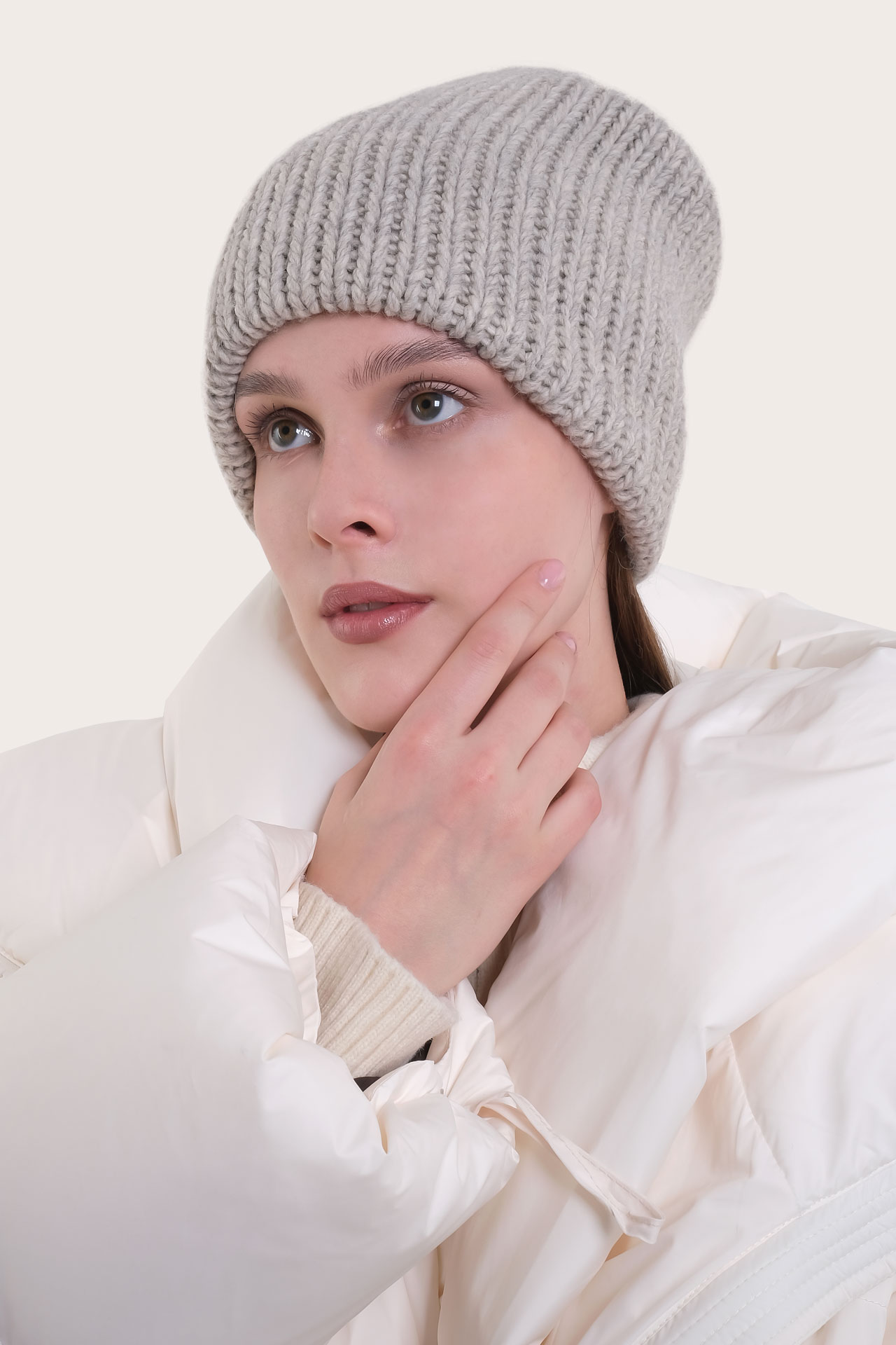 Шапка женская 43593X-0925-2 `Tricotier` 61-56 светло-бежевый